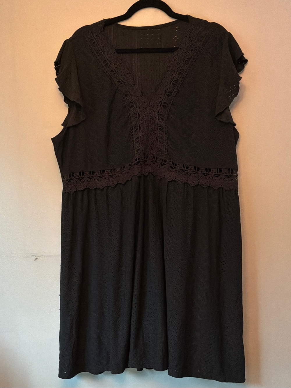 SHEIN Curve 4X Black Crochet-Trim V-Neck Midi Dress with Flutter Sleeves